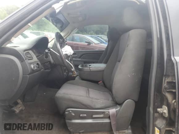 2010 Chevrolet Suburban LS z VIN 1GNUKHE35AR236645, wystawiony jako Copart lot #61036895 z przebiegiem 237 512 mil mil oraz Szkoda całkowita • Salvage title. Historia ofert i sprzedaży dostępna na DreamBid. Obrazek 7.