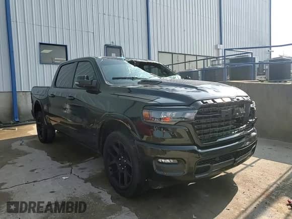 2025 Ram 1500 Laramie z VIN 1C6SRFJP1SN590350, wystawiony jako Copart lot #61554375 z przebiegiem 21 636 mil mil oraz Szkoda całkowita • Salvage title. Historia ofert i sprzedaży dostępna na DreamBid. Obrazek 13.