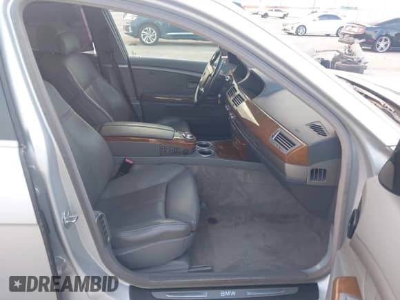 2007 BMW 7 Series 750i with VIN WBAHL83577DT08542, listed as a IAAI auction lot 43481994 with 117,035 mi miles and . Bid and sale history available at DreamBid. Image 5.