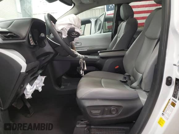 2025 Toyota Sienna XLE z VIN 5TDYRKECXSS232550, wystawiony jako Copart lot #80086495 z przebiegiem 23 661 mil mil oraz Czysty tytuł • Clean title. Historia ofert i sprzedaży dostępna na DreamBid. Obrazek 7.