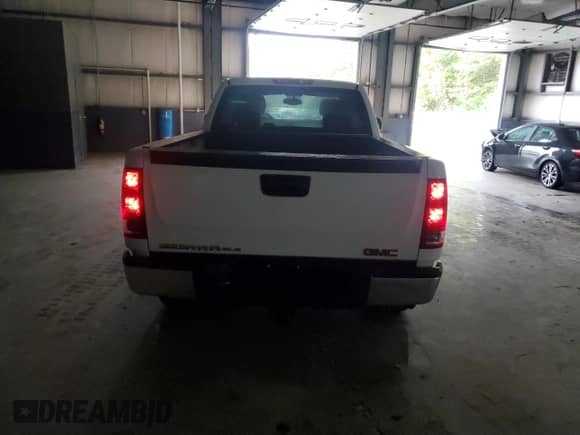 2013 GMC Sierra 1500 SLE z VIN 1GTR2VE71DZ214498, wystawiony jako Copart lot #84997255 z przebiegiem 169 793 mil mil oraz Szkoda całkowita • Salvage title. Historia ofert i sprzedaży dostępna na DreamBid. Obrazek 6.