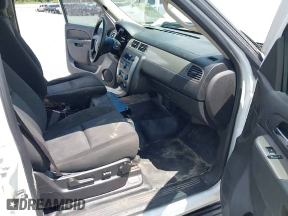 2013 Chevrolet Tahoe Commercial z VIN 1GNLC2E05DR327981, wystawiony jako IAAI lot #42835627 z przebiegiem 164 099 mil mil oraz . Historia ofert i sprzedaży dostępna na DreamBid. Obrazek 5.