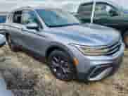 2024 Volkswagen Tiguan SE с VIN 3VVMB7AX8RM106112, выставлен на аукционе Copart как лот 69289365 с пробегом Не указан миль и На запчасти • Non repairable. История ставок и продаж доступна на DreamBid. Изображение 4.