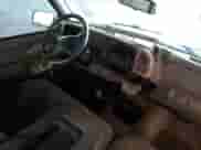 1998 GMC Sierra 1500 z VIN 1GTEC19M6WE521695, wystawiony jako Copart lot #57963205 z przebiegiem 282 910 mil mil oraz Szkoda całkowita • Salvage title. Historia ofert i sprzedaży dostępna na DreamBid. Obrazek 8.