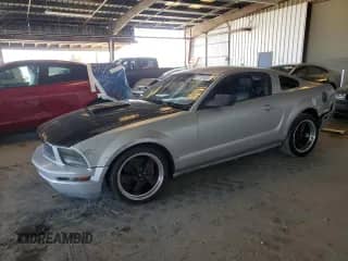2006 Ford Mustang GT Deluxe с VIN 1ZVFT82H565211836, выставлен на аукционе Copart как лот 81104605 с пробегом 202 007 миль миль и Списание • Salvage title. История ставок и продаж доступна на DreamBid. Изображение 1.