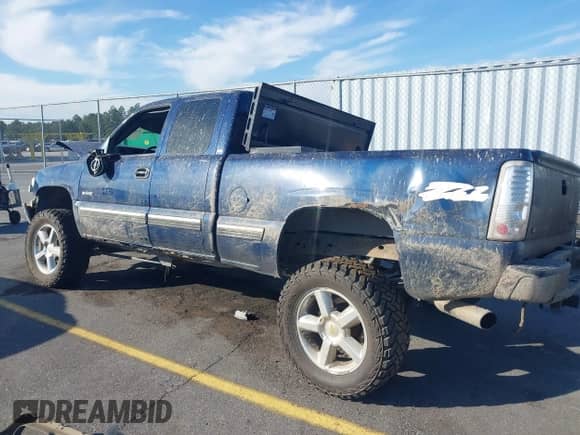 2001 Chevrolet Silverado 1500 LS с VIN 1GCEK19T41E167209, выставлен на аукционе IAAI как лот 43402917 с пробегом 333 816 миль миль и . История ставок и продаж доступна на DreamBid. Изображение 3.