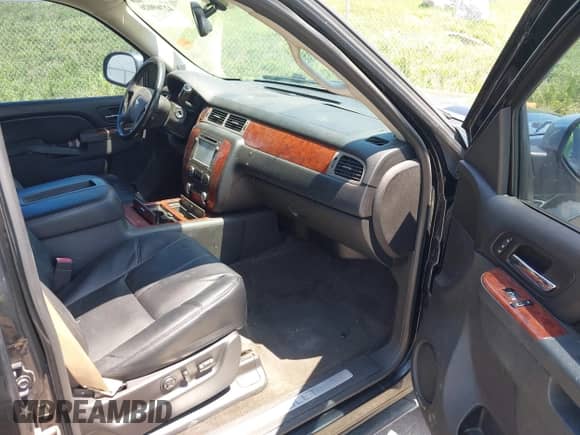 2014 Chevrolet Suburban LTZ с VIN 1GNSCKE00ER178084, выставлен на аукционе IAAI как лот 42769026 с пробегом Не указан миль и . История ставок и продаж доступна на DreamBid. Изображение 5.