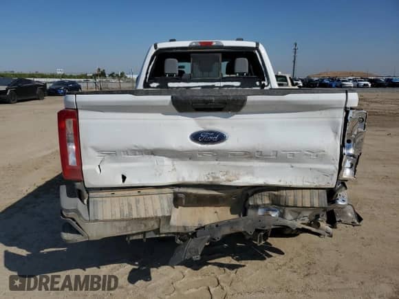 2025 Ford F-250 XL z VIN 1FT7W2BT7SEC03960, wystawiony jako Copart lot #81494975 z przebiegiem 13 232 mil mil oraz Szkoda całkowita • Salvage title. Historia ofert i sprzedaży dostępna na DreamBid. Obrazek 6.