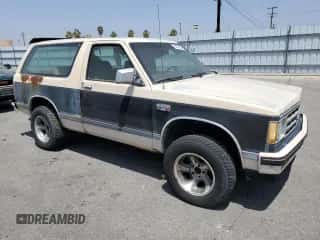 1985 Chevrolet Blazer z VIN 1G8CT18B5F8156619, wystawiony jako Copart lot #61977745 z przebiegiem 22 993 mil mil oraz Czysty tytuł • Clean title. Historia ofert i sprzedaży dostępna na DreamBid. Obrazek 4.