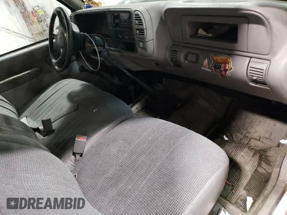 1998 Chevrolet Silverado 2500 с VIN 1GCGK29R2WE123218, выставлен на аукционе Copart как лот 45035105 с пробегом 190 034 миль миль и Списание • Salvage title. История ставок и продаж доступна на DreamBid. Изображение 8.