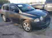 2010 Jeep Compass Sport z VIN 1J4NT1FB0AD677985, wystawiony jako IAAI lot #41348637 z przebiegiem 213 531 mil mil oraz . Historia ofert i sprzedaży dostępna na DreamBid. Obrazek 1.