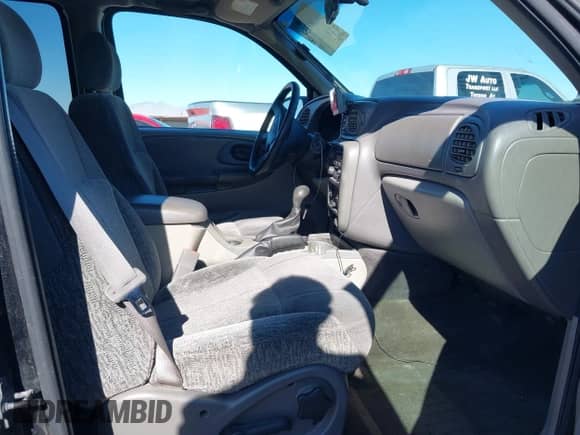 2002 Chevrolet TrailBlazer LT with VIN 1GNDT13S922433990, listed as a IAAI auction lot 41387354 with 185,525 mi miles and . Bid and sale history available at DreamBid. Image 5.