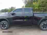 2019 Ram 1500 Rebel z VIN 1C6SRFET2KN705108, wystawiony jako IAAI lot #43163417 z przebiegiem 110 932 mil mil oraz . Historia ofert i sprzedaży dostępna na DreamBid. Obrazek 14.