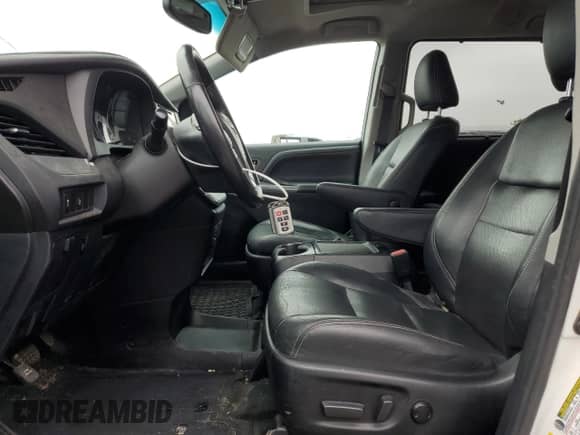2016 Toyota Sienna SE with VIN 5TDXK3DC6GS760889, listed as a Copart auction lot 82033715 with 208,553 mi miles and Salvage title. Bid and sale history available at DreamBid. Image 7.