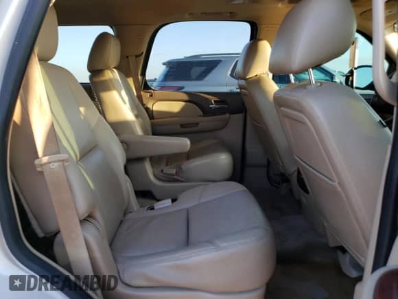 2012 Chevrolet Tahoe LTZ z VIN 1GNSCCE06CR326340, wystawiony jako Copart lot #85800344 z przebiegiem Nie podano mil oraz Szkoda całkowita • Salvage title. Historia ofert i sprzedaży dostępna na DreamBid. Obrazek 11.