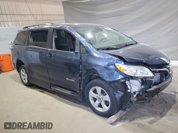 2020 Toyota Sienna LE with VIN 5TDKZ3DC4LS052902, listed as a Copart auction lot 71734925 with Not provided miles and Salvage title. Bid and sale history available at DreamBid. Image 4.