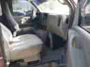 2005 Chevrolet Express Passenger с VIN 1GNFG15T051145577, выставлен на аукционе IAAI как лот 43379852 с пробегом 220 437 миль миль и . История ставок и продаж доступна на DreamBid. Изображение 5.