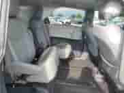 2022 Toyota Sienna XLE z VIN 5TDYSKFC8NS041426, wystawiony jako Copart lot #68345645 z przebiegiem Nie podano mil oraz Nie do naprawy • Non repairable. Historia ofert i sprzedaży dostępna na DreamBid. Obrazek 11.