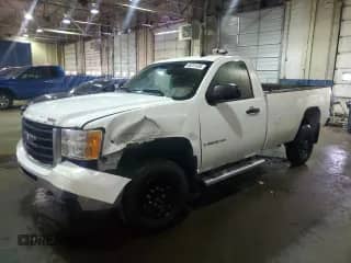 2009 GMC Sierra 1500 z VIN 1GTHC44K99E143963, wystawiony jako Copart lot #46237435 z przebiegiem 463 492 mil mil oraz Czysty tytuł • Clean title. Historia ofert i sprzedaży dostępna na DreamBid. Obrazek 1.