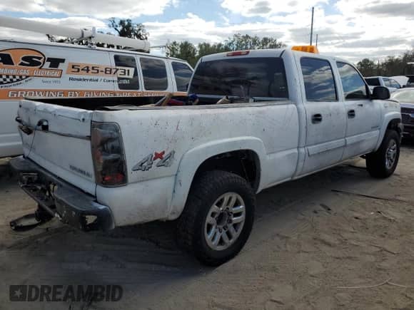 2005 Chevrolet Silverado 1500HD LS с VIN 1GCGK13U15F837731, выставлен на аукционе Copart как лот 81183584 с пробегом Не указан миль и Списание • Salvage title. История ставок и продаж доступна на DreamBid. Изображение 3.