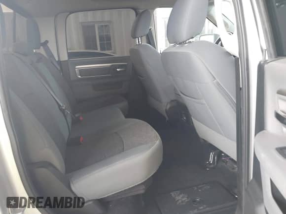 2017 Ram 1500 Big Horn z VIN 1C6RR6LT3HS582981, wystawiony jako IAAI lot #41682102 z przebiegiem 125 538 mil mil oraz . Historia ofert i sprzedaży dostępna na DreamBid. Obrazek 8.