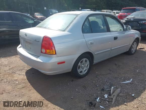 2005 Hyundai Accent GLS z VIN KMHCG45C65U667055, wystawiony jako IAAI lot #42785390 z przebiegiem Nie podano mil oraz . Historia ofert i sprzedaży dostępna na DreamBid. Obrazek 4.