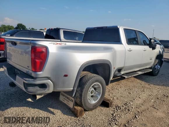 2022 Chevrolet Silverado 3500HD LT z VIN 1GC4YTEY9NF268074, wystawiony jako Copart lot #71039905 z przebiegiem 135 342 mil mil oraz Czysty tytuł • Clean title. Historia ofert i sprzedaży dostępna na DreamBid. Obrazek 3.
