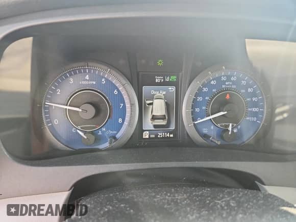 2018 Toyota Sienna XLE z VIN 5TDDZ3DC3JS204397, wystawiony jako Copart lot #69189135 z przebiegiem 25 114 mil mil oraz Czysty tytuł • Clean title. Historia ofert i sprzedaży dostępna na DreamBid. Obrazek 9.