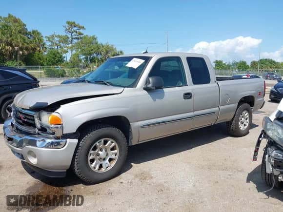2005 GMC Sierra 1500 SLE with VIN 1GTEK19Z15Z334502, listed as a IAAI auction lot 42010820 with 253,786 mi miles and . Bid and sale history available at DreamBid. Image 14.