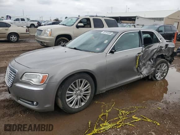 2014 Chrysler 300 C with VIN 2C3CCAKG1EH200994, listed as a Copart auction lot 85164505 with 182,228 mi miles and Salvage title. Bid and sale history available at DreamBid. Image 1.