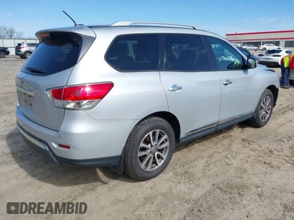 2013 Nissan Pathfinder Platinum with VIN 5N1AR2MN0DC621931, listed as a IAAI auction lot 41750984 with 164,787 mi miles and . Bid and sale history available at DreamBid. Image 4.