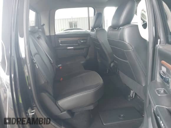 2017 Ram 1500 Laramie z VIN 1C6RR7NT0HS661236, wystawiony jako IAAI lot #41782370 z przebiegiem 110 870 mil mil oraz . Historia ofert i sprzedaży dostępna na DreamBid. Obrazek 8.