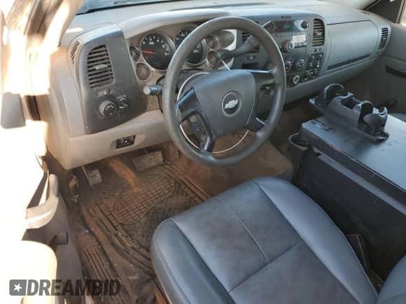 2012 Chevrolet Silverado 2500HD Work Truck z VIN 1GB0CVCG6CF207060, wystawiony jako Copart lot #43823875 z przebiegiem 166 046 mil mil oraz Czysty tytuł • Clean title. Historia ofert i sprzedaży dostępna na DreamBid. Obrazek 8.