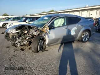 2014 Dodge Avenger SE z VIN 1C3CDZAG5EN113605, wystawiony jako Copart lot #70349775 z przebiegiem Nie podano mil oraz Szkoda całkowita • Salvage title. Historia ofert i sprzedaży dostępna na DreamBid. Obrazek 1.
