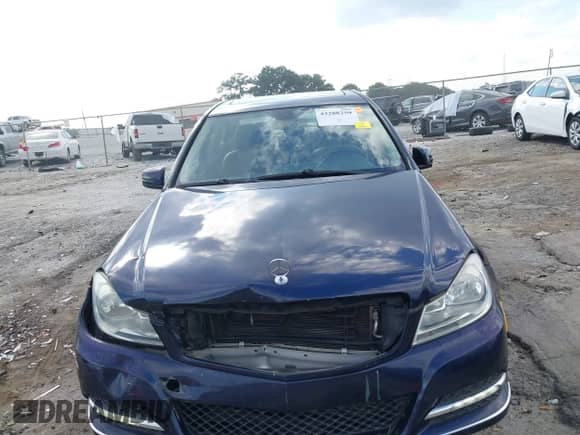 2012 Mercedes-Benz C 250 Sport с VIN WDDGF4HB7CR197331, выставлен на аукционе IAAI как лот 43288259 с пробегом 111 302 миль миль и . История ставок и продаж доступна на DreamBid. Изображение 6.