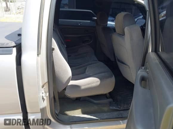 2005 GMC Sierra 1500 SLE z VIN 2GTEC13TX51269224, wystawiony jako IAAI lot #42526902 z przebiegiem 158 143 mil mil oraz . Historia ofert i sprzedaży dostępna na DreamBid. Obrazek 8.