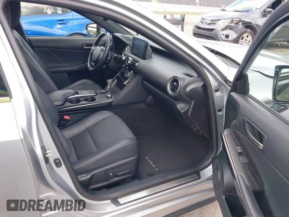 2022 Lexus IS 300 z VIN JTHDA1D24N5119341, wystawiony jako IAAI lot #41611252 z przebiegiem 9 651 mil mil oraz . Historia ofert i sprzedaży dostępna na DreamBid. Obrazek 5.