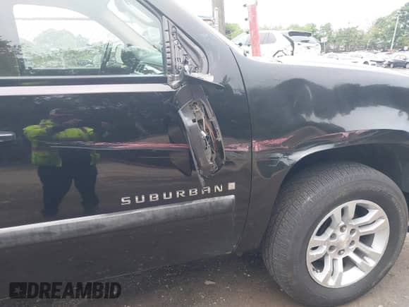 2007 Chevrolet Suburban LTZ with VIN 3GNFK16367G115811, listed as a IAAI auction lot 42495320 with 119,773 mi miles and . Bid and sale history available at DreamBid. Image 6.