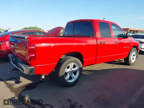 2007 Dodge 1500 SLT z VIN 1D7HA18207J635144, wystawiony jako IAAI lot #42745194 z przebiegiem 137 199 mil mil oraz . Historia ofert i sprzedaży dostępna na DreamBid. Obrazek 4.