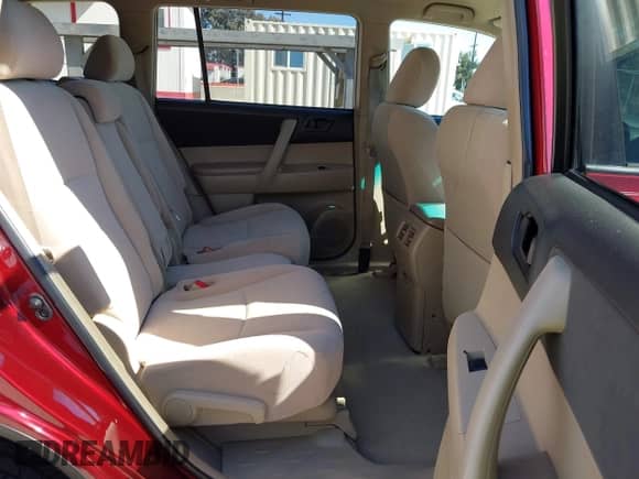 2008 Toyota Highlander z VIN JTEDS41A182055353, wystawiony jako IAAI lot #43494634 z przebiegiem 384 114 mil mil oraz . Historia ofert i sprzedaży dostępna na DreamBid. Obrazek 8.