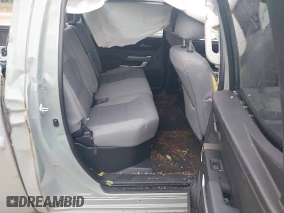 2024 Toyota Tundra SR5 с VIN 5TFLA5DB6RX182522, выставлен на аукционе IAAI как лот 43048617 с пробегом 17 236 миль миль и . История ставок и продаж доступна на DreamBid. Изображение 8.