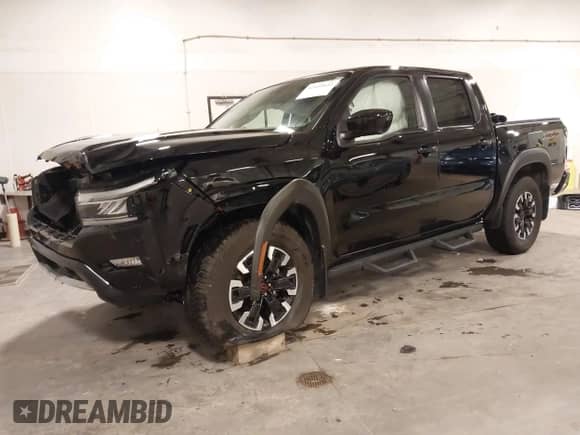 2023 Nissan Frontier Pro-4X z VIN 1N6ED1EK2PN621194, wystawiony jako IAAI lot #42441642 z przebiegiem 25 923 mil mil oraz . Historia ofert i sprzedaży dostępna na DreamBid. Obrazek 2.