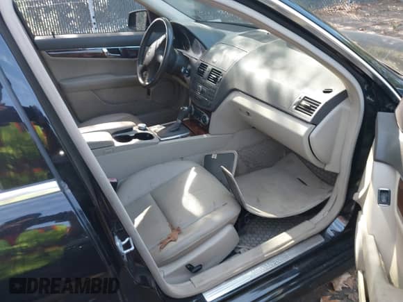 2010 Mercedes-Benz C 300 Sport с VIN WDDGF8BB4AR106271, выставлен на аукционе IAAI как лот 43511633 с пробегом 173 596 миль миль и . История ставок и продаж доступна на DreamBid. Изображение 5.