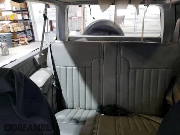 1992 Chevrolet Blazer z VIN 1GNCT18Z6N0130621, wystawiony jako Copart lot #76988724 z przebiegiem 171 202 mil mil oraz Szkoda całkowita • Salvage title. Historia ofert i sprzedaży dostępna na DreamBid. Obrazek 10.