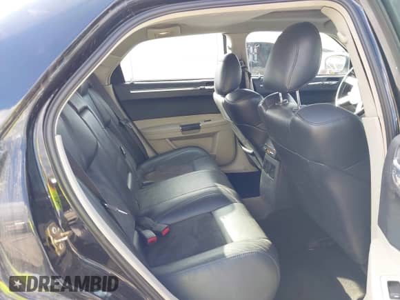 2007 Chrysler 300 C SRT-8 with VIN 2C3LA73W37H658358, listed as a IAAI auction lot 43439006 with 175,088 mi miles and . Bid and sale history available at DreamBid. Image 8.