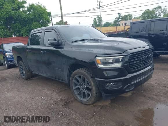2023 Ram 1500 Laramie z VIN 1C6SRFJT4PN502900, wystawiony jako IAAI lot #42611723 z przebiegiem 21 057 mil mil oraz . Historia ofert i sprzedaży dostępna na DreamBid. Obrazek 1.