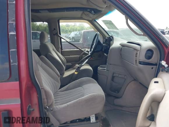 1999 Chevrolet Astro z VIN 1GNDM19W6XB104064, wystawiony jako IAAI lot #42122684 z przebiegiem 168 979 mil mil oraz . Historia ofert i sprzedaży dostępna na DreamBid. Obrazek 5.