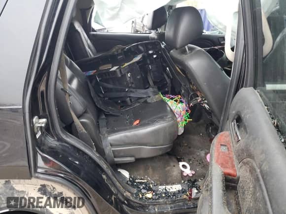 2011 Cadillac Escalade with VIN 1GYS3AEF8BR392625, listed as a Copart auction lot 42227765 with Not provided miles and Non repairable. Bid and sale history available at DreamBid. Image 11.