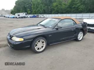 1996 Ford Mustang GT z VIN 1FALP45X9TF194878, wystawiony jako Copart lot #62118215 z przebiegiem 203 455 mil mil oraz Szkoda całkowita • Salvage title. Historia ofert i sprzedaży dostępna na DreamBid. Obrazek 1.