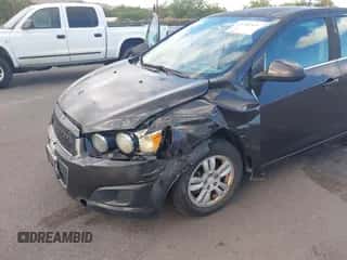 2014 Chevrolet Sonic LT z VIN 1G1JC5SB1E4211062, wystawiony jako IAAI lot #43200565 z przebiegiem 103 942 mil mil oraz . Historia ofert i sprzedaży dostępna na DreamBid. Obrazek 6.